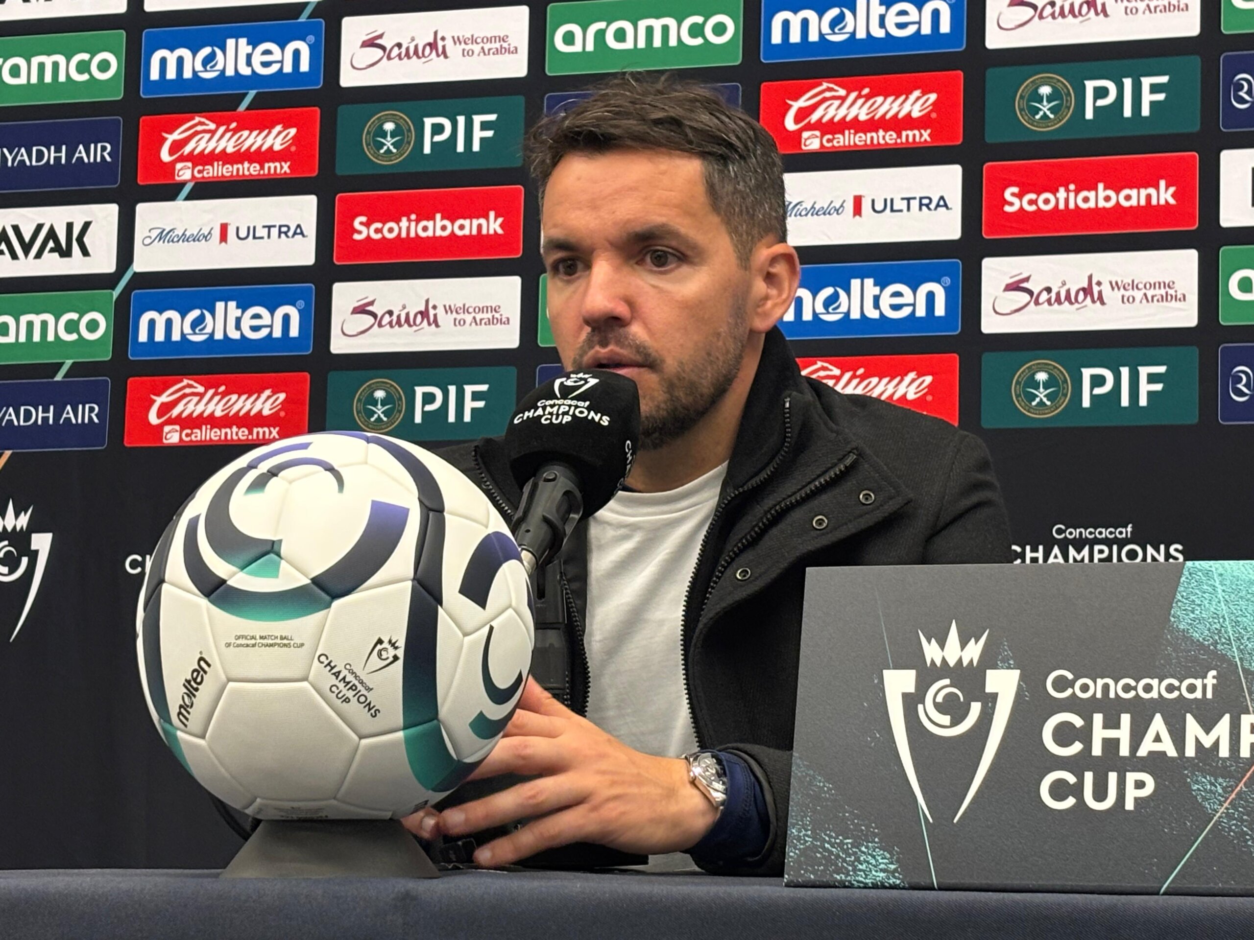 Se ganó, se clasificó y seguimos en ambos frentes: Larcamón