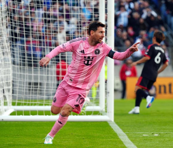 Lionel Messi anota el gol 900 de su carrera