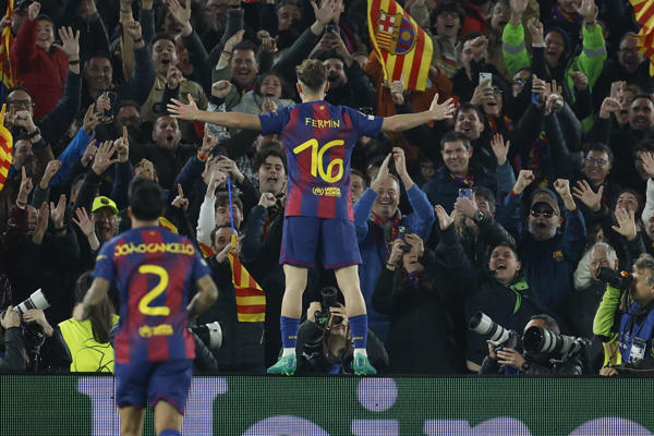 El Barça se da un festín para sellar el pase a cuartos de final