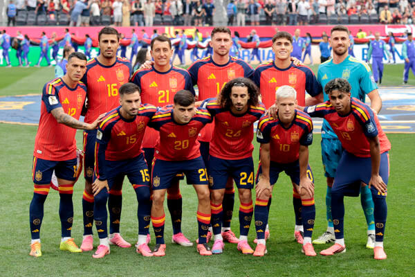 Luis de la Fuente repite el once de dieciseisavos