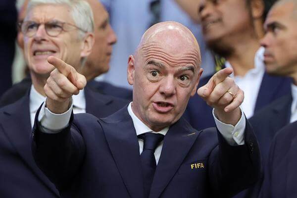La FIFA admite la llamada de Trump por la roja de Balogun y defiende la decisión “independiente”