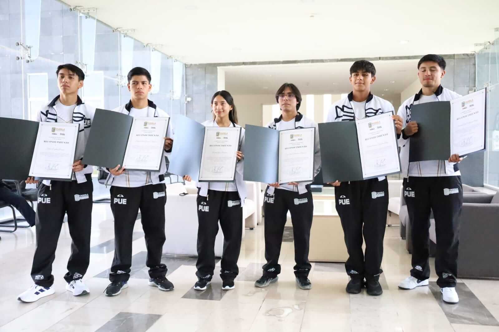 Poblanos competirán en el Panamericano y Mundial Juvenil de kickboxing