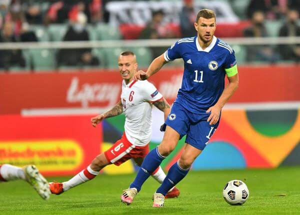 El capitán bosnio Edin Džeko deja la selección con 40 años tras “haberlo dado todo”